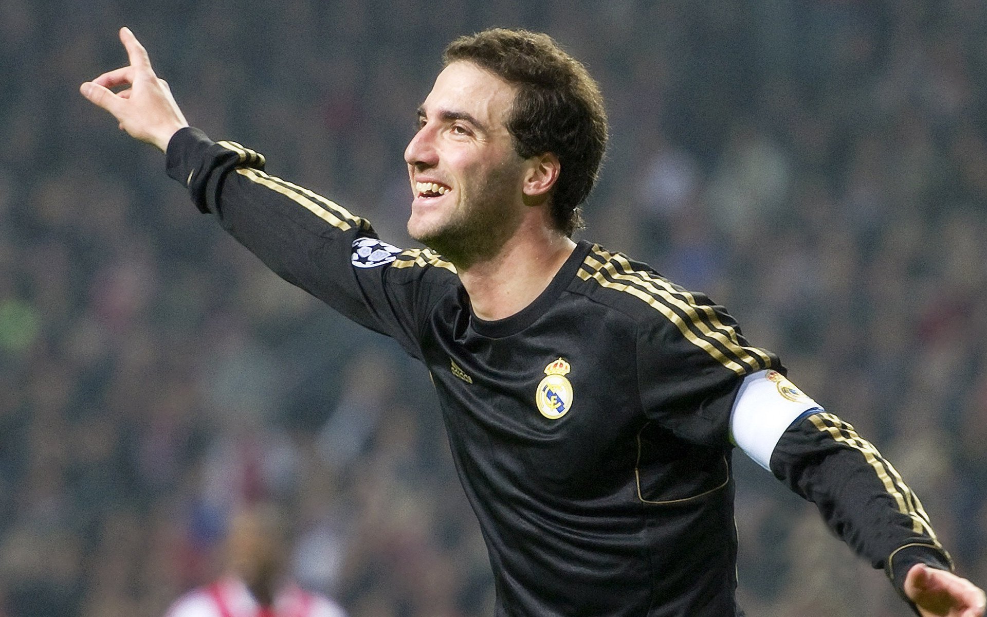 墨西哥隊(duì)中場貝爾特拉在巴黎奧運(yùn)會上展現(xiàn)出強(qiáng)大的進(jìn)攻組織能力